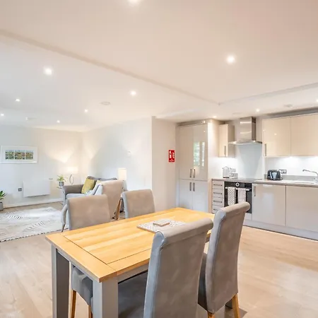 6 St Johns Mews *